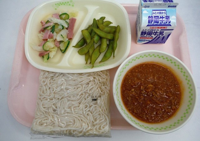 「ふるさと給食週間」で地元の食材が使われています！