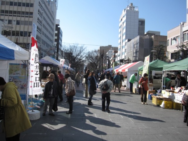 青葉イベント広場において「春の市」開催！