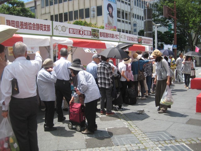 長蛇の列！駿河区旬穫祭は大賑わい！