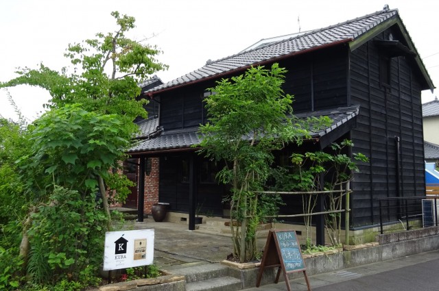 倉づくりのおしゃれなお惣菜店、その名も「KURA」オープン！