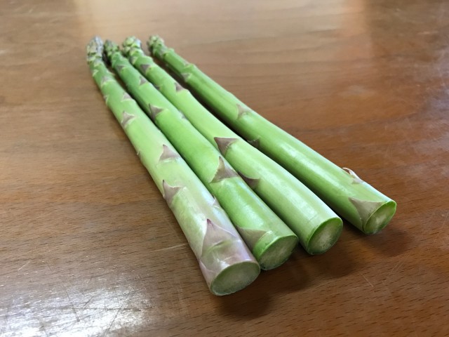 甘さの乗った今がまさに旬！地元産の「アスパラガス」を食べましょう！